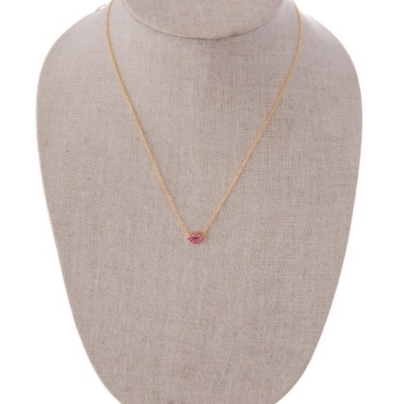 💋GOLD DIPPED CUBIC ZIRCONIA KISS PENDANT NECKLACE - Picture 3 of 3